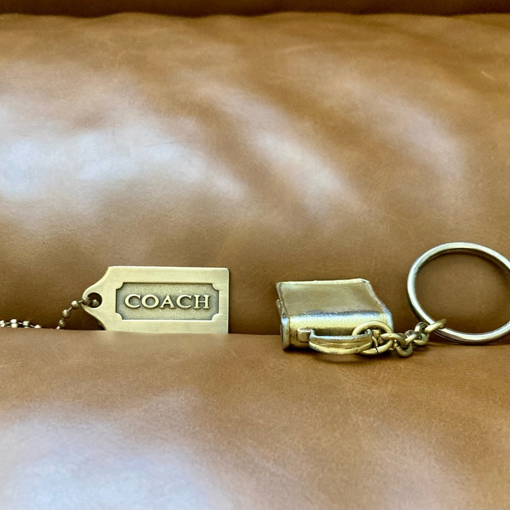 SOLID BRASS VERY RARE Vintage Coach Station Bag Brass Coach keychain - Picture 7 of 7